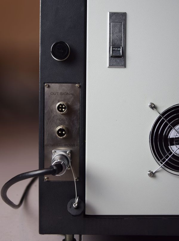 Armoire fermée à fibres laser arrière