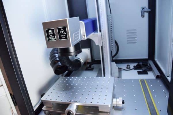 Laser à fibres pour armoires fermées à l'intérieur