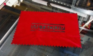 Découpe laser de textiles et de tissus avec un laser CO2