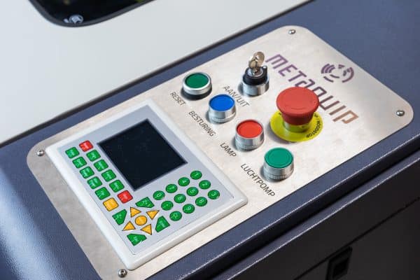 Opération de coupeur de laser en plastique en bois en métal de CO2 de combi de haute puissance de MQ1390C
