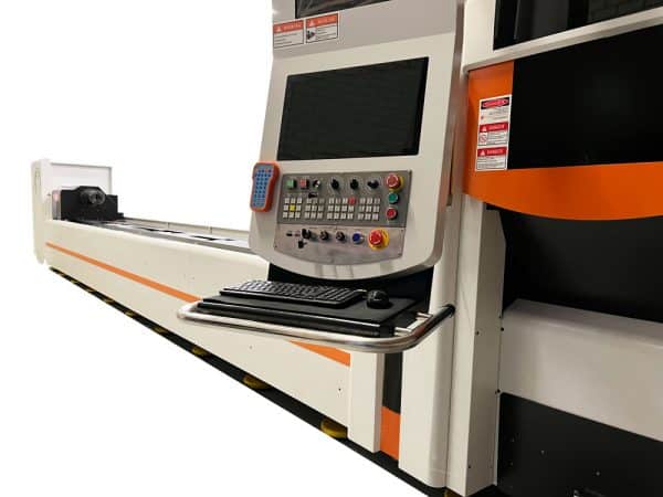 Opération de découpe laser de tubes