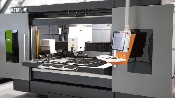 Gros plan de coupe laser en métal